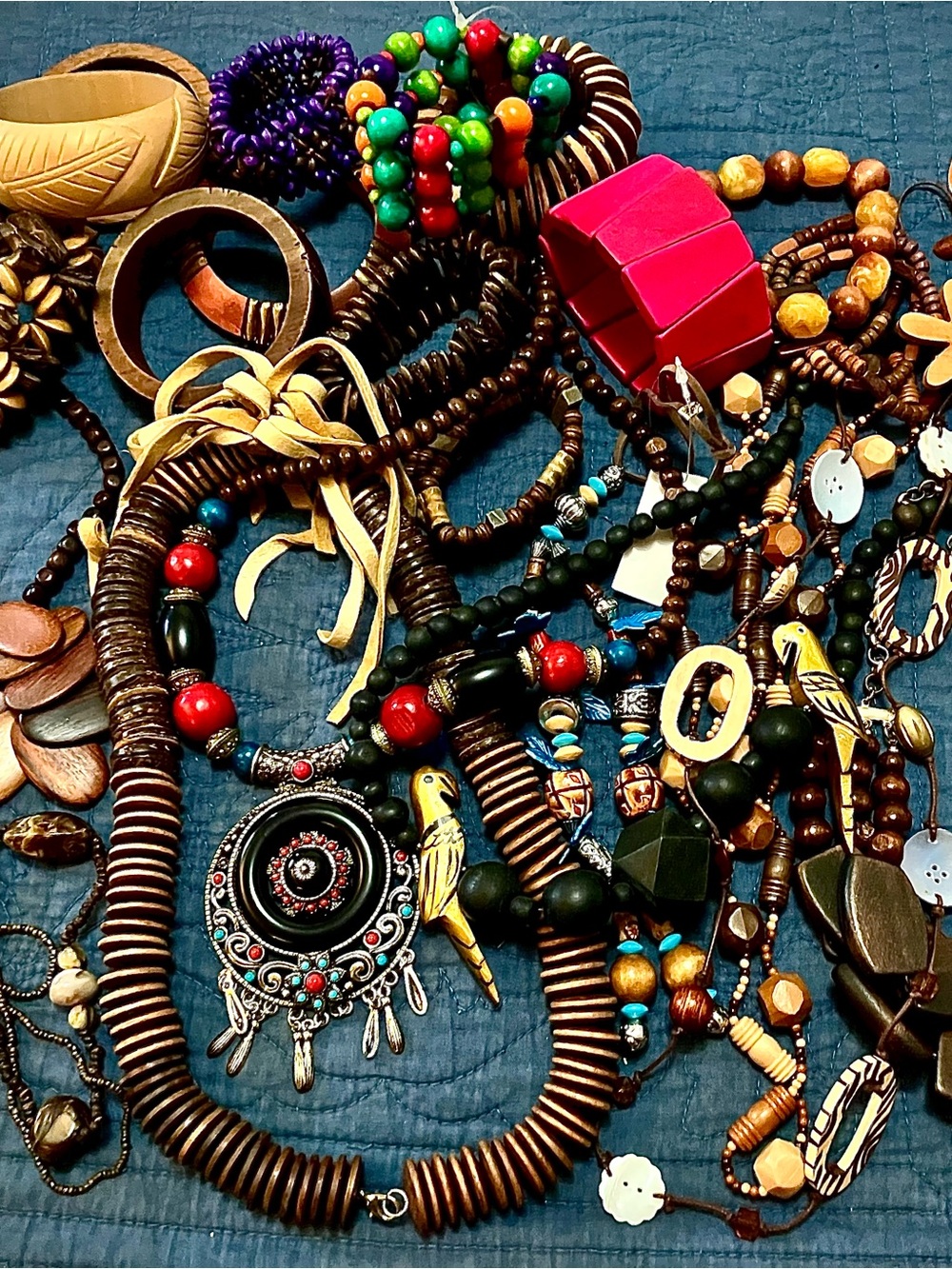 22 Wooden Piece Mixed Jewelry Lot - Picture 3 of 4